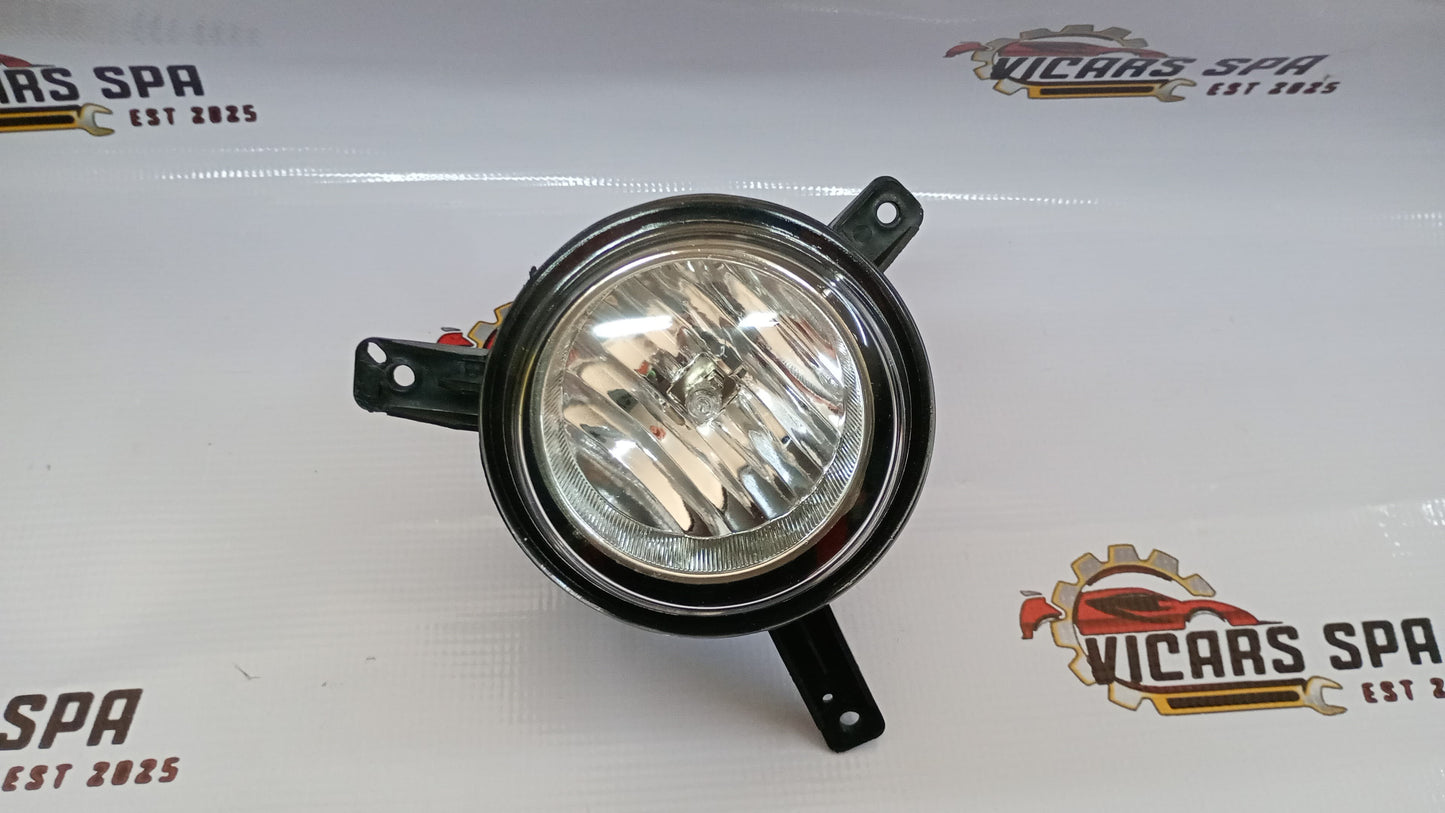 NEBLINERO DELANTERO RH MD201