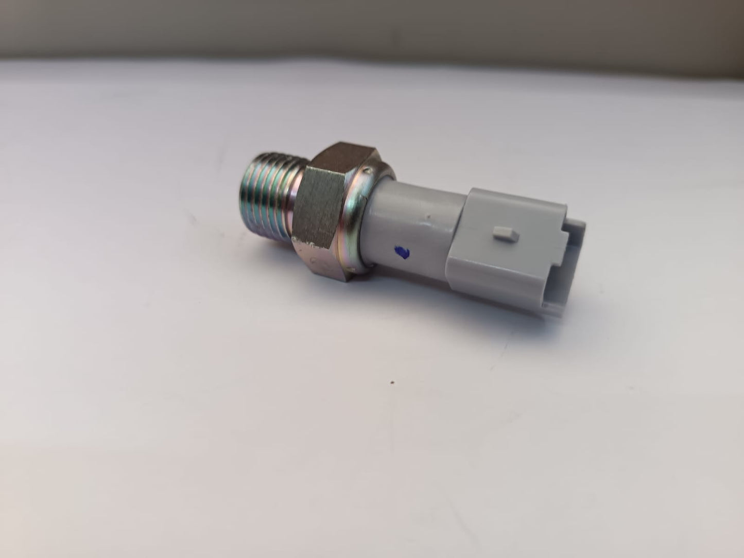 SENSOR DE ACEITE DFM AX3 A30 AX4 S30 H30 SUCCE
